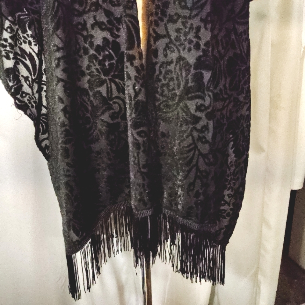 Tassled Poncho Black Paisley, hip length, See thru, Open front, closed back,S-XL - Picture 5 of 7
